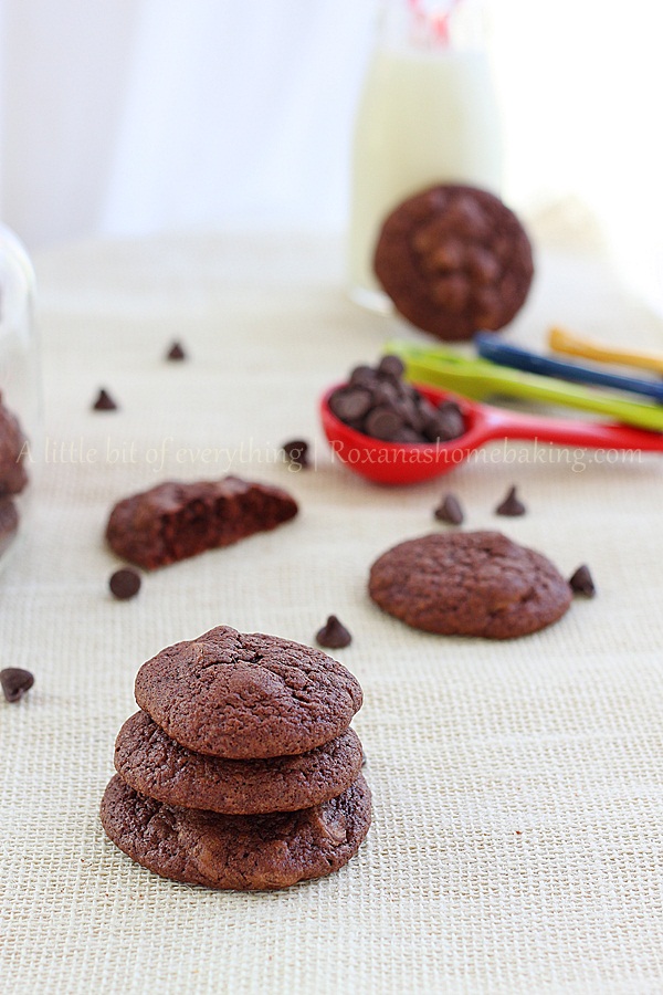 Triple chocolate brownie cookies - Soft, rich and fudgy with just the right amount of sweetness and addictive! It's just like eating a brownie but in a cookie form. Recipe from Roxanashomebaking.com