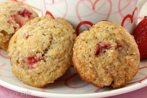 Strawberry muffins | Roxanashomebaking.com