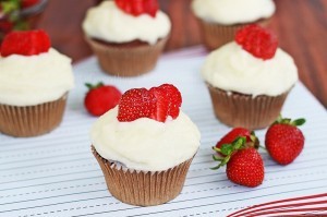 Chocolate Strawberry Cupcakes with Mascarpone Frosting