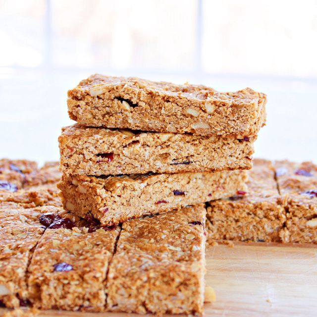 homemade granola bars | roxanashomebaking.com