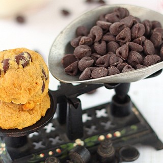 pumpkin chocolate chip cookies | Roxanashomebaking.com