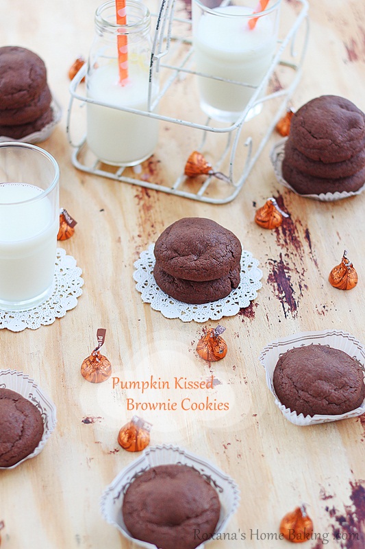 pumpkin kissed brownie cookies | roxanashomebaking.com