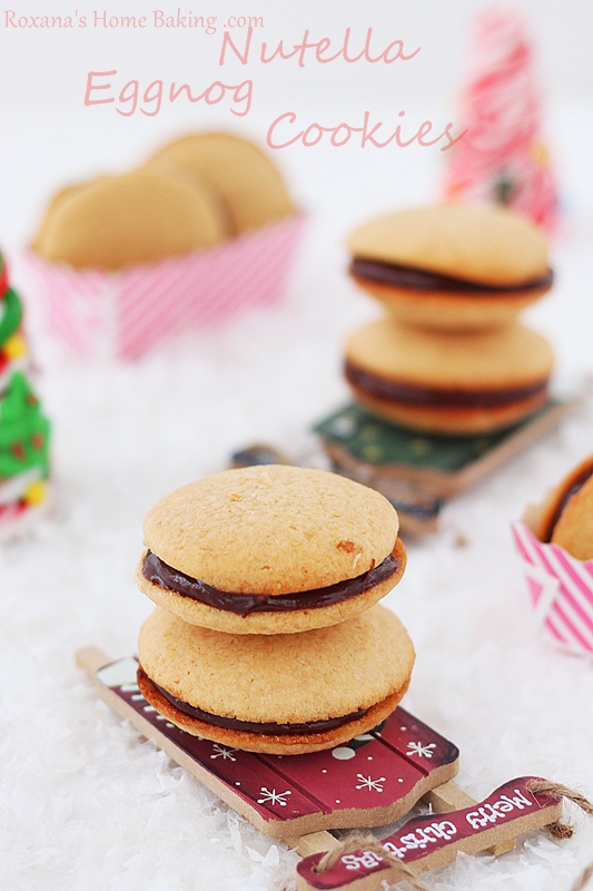 Nutella eggnog cookies recipe from Roxanashomebaking.com Eggnog flavored soft cookies with crisp edges sandwiched with eggnog nutella. Great for your holiday table or for cookie exchange. 