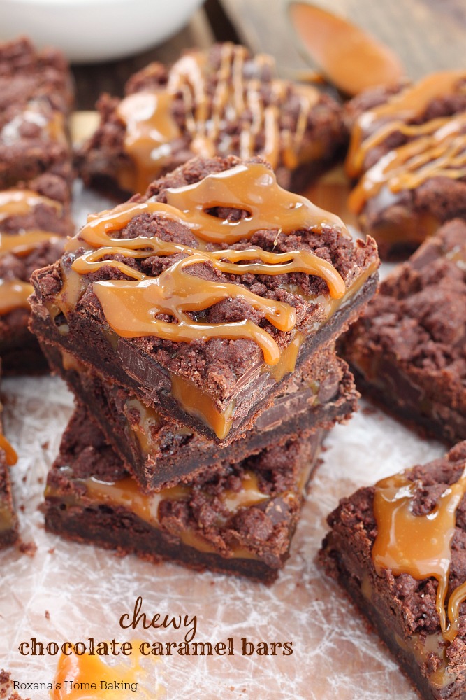 Buttery chocolate cookie topped with ooey gooey caramel and chocolate chunks, these chewy chocolate caramel bars are to die for! Drizzle with more caramel just before serving for the ultimate chocolate caramel treat! 