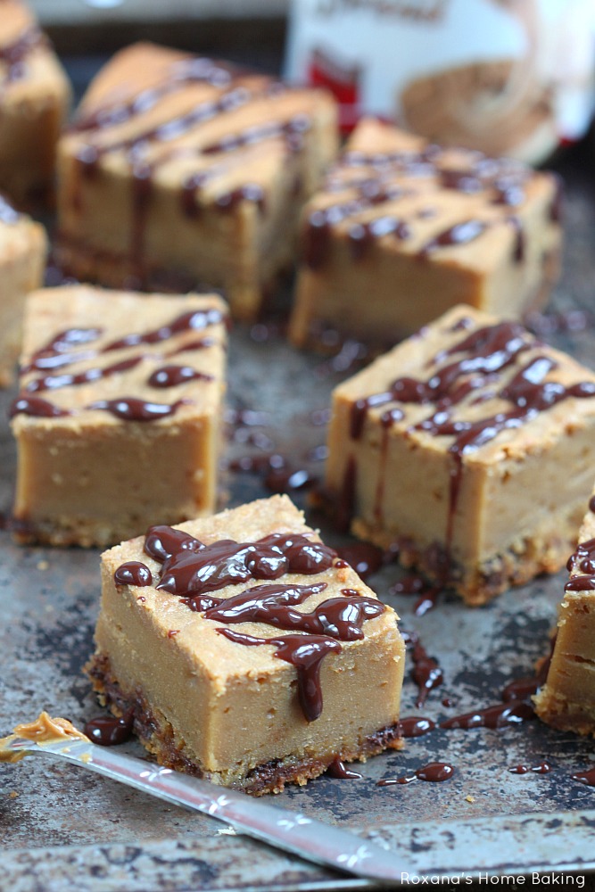 Chocolate chip Biscoff cheesecake bites - Buttery chocolate chip cookie topped with rich creamy biscoff cheesecake and chocolate ganache drizzle.