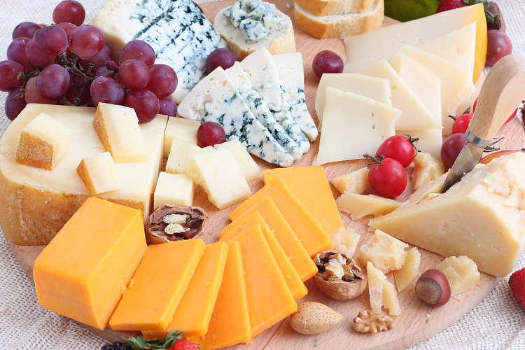 Wine and cheese party (tips to host a party) 