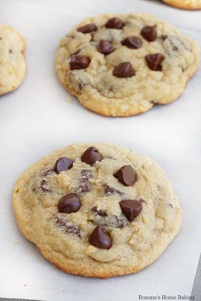 The best chocolate chip cookies recipe from Roxanashomebaking.com