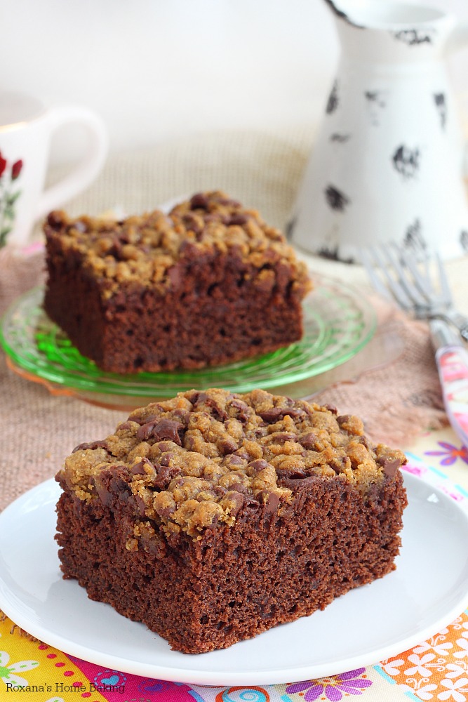Chocolate cake with streusel topping recipe