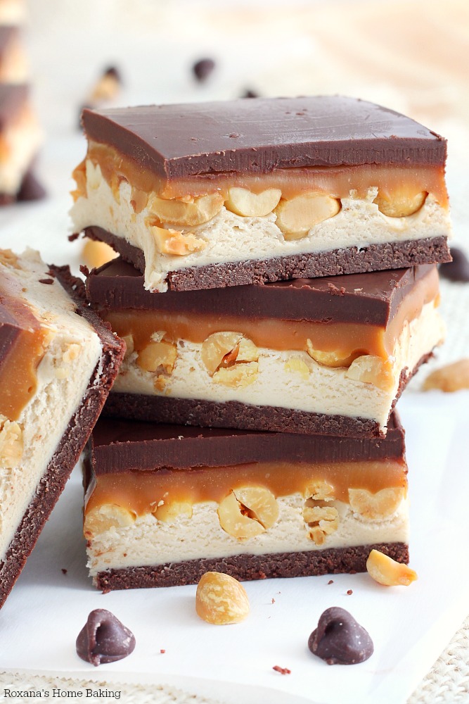 Nougat, peanuts and caramel sandwiched between two thick layers of chocolate, these homemade snickers bars come together in 30 minutes tops! Faster than going to the store to buy some!