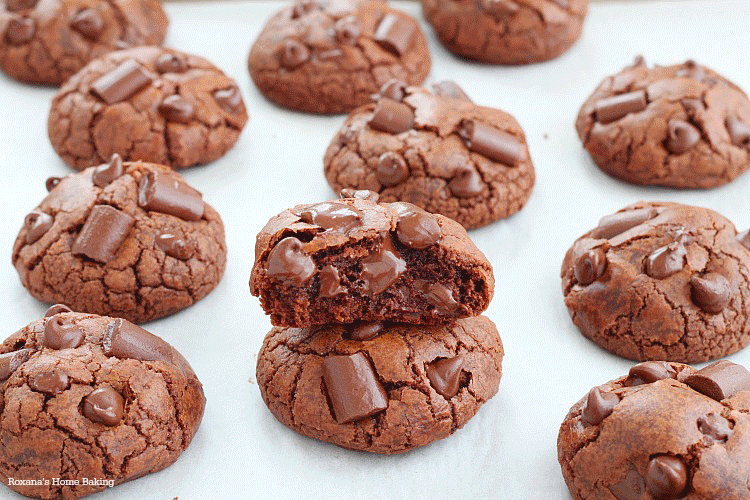 Loaded with bittersweet chocolate, cocoa, and chocolate chips these truffle cookies are packed (and I mean, PACKED) with chocolate. Rich, dense and bursting with flavor… a fantastic chocolate cookie! No mixer needed! 