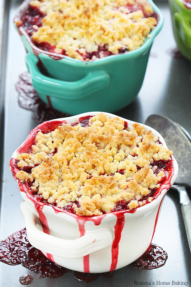 Juicy fresh strawberries and a buttery topping make this strawberry crumble one of my favorite summer desserts!! Simple ingredients and only 5 minutes of prep time, I'll be making this over and over again, all summer long! 
