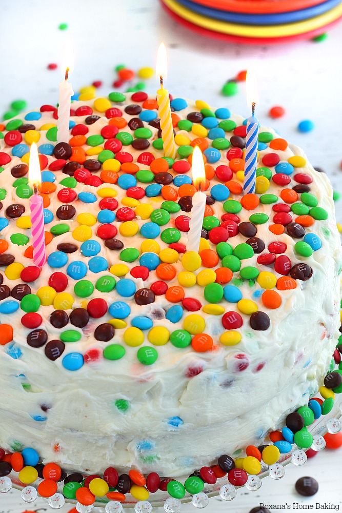 Have a birthday party coming up? Surprise your guests when you cut into the birthday cake and colorful candy spills out just like a piñata. It's Piñata cake time!