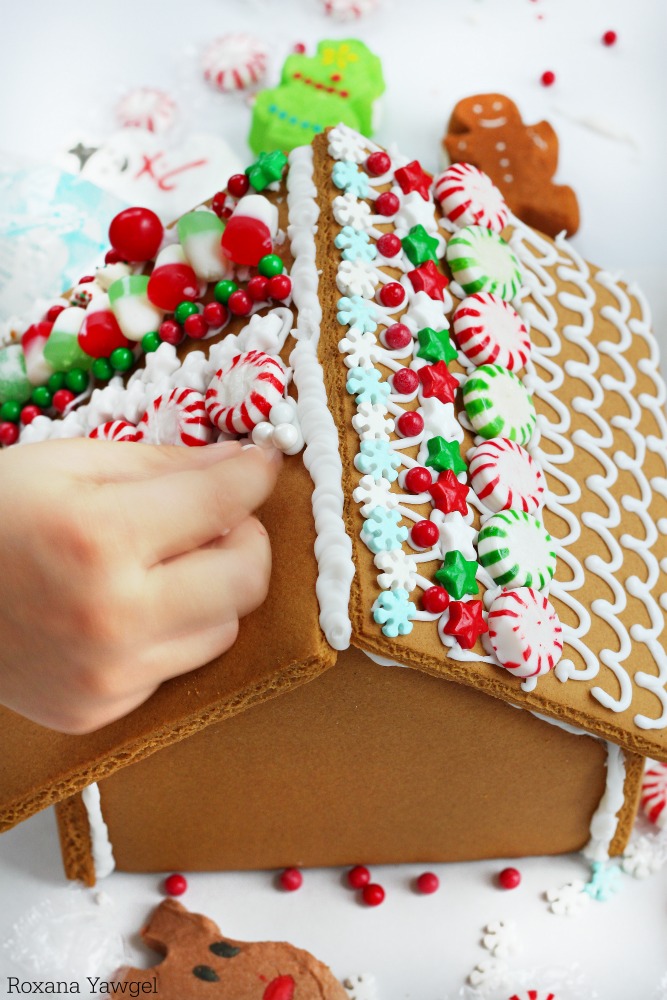 Don't feel overwhelmed! Making a gingerbread house is really easy if you follow my tutorial with step by step photos!