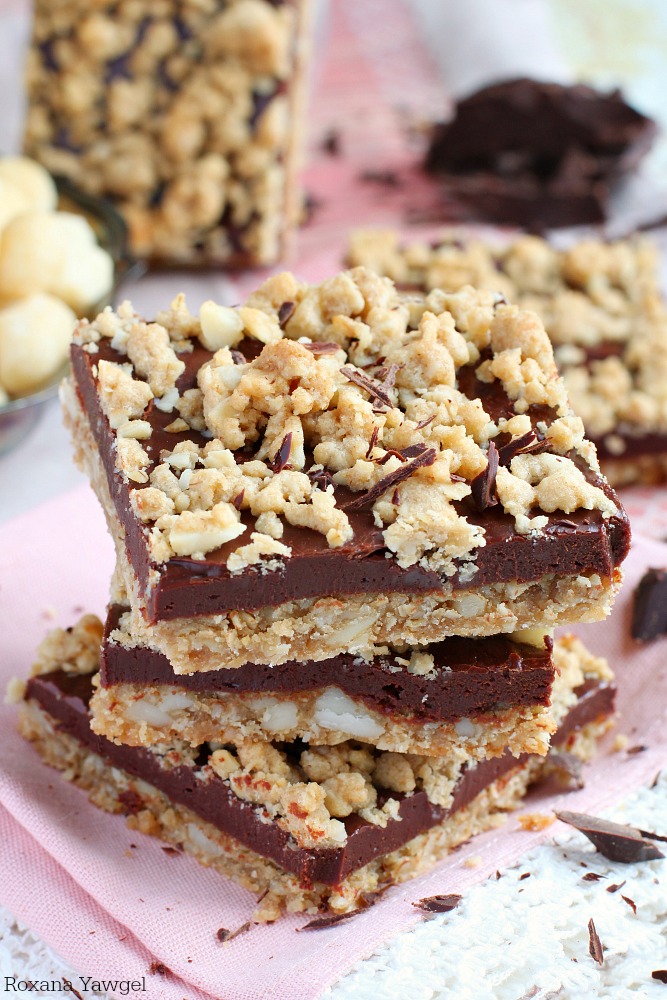 Chewy oatmeal cookie crust packed with buttery macadamia nuts and topped with a rich fudge layer...these macadamia fudge bars are sooo irresistible!