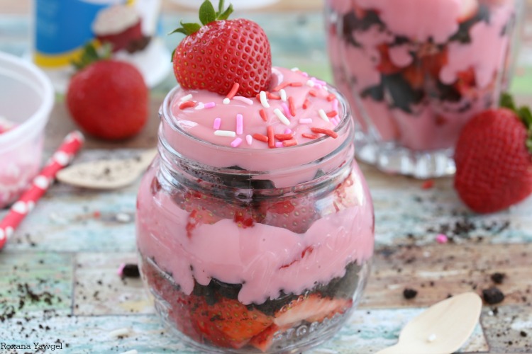 1 up your Yoplait cup to an irresistible treat by making a fruit and yogurt breakfast parfait! 4 ingredients, 5 minutes and your day just got better! 