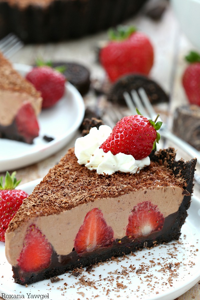 Chocolate crust, fresh strawberries, and a dreamy silky chocolate filling turn this easy and decadent no-bake strawberry chocolate pie into a showstopping dessert.