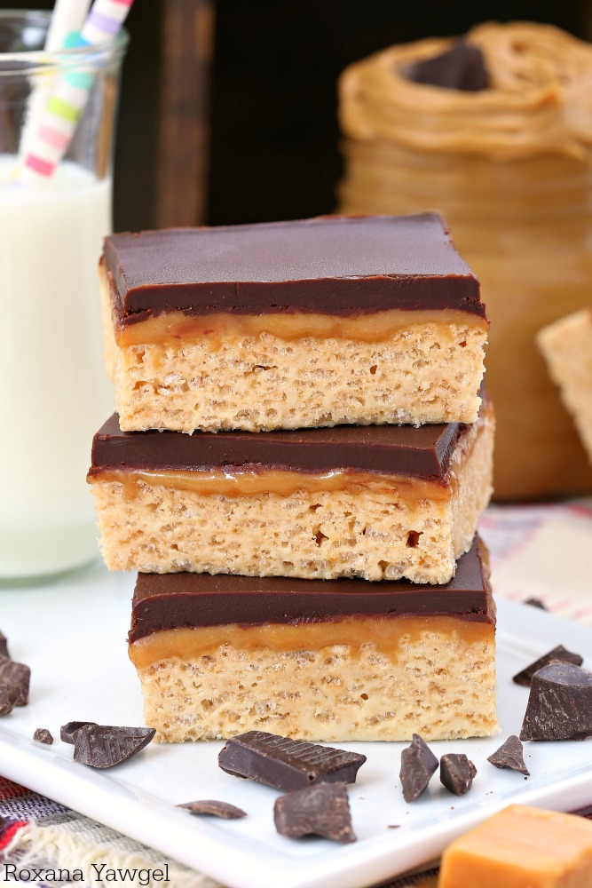 All you need is a handful of ingredients and 20 minutes of your time to make these chewy peanut butter bars topped with a layer of caramel and chocolate ganache. A delicious homemade version of the Whatchamacallit bars! 