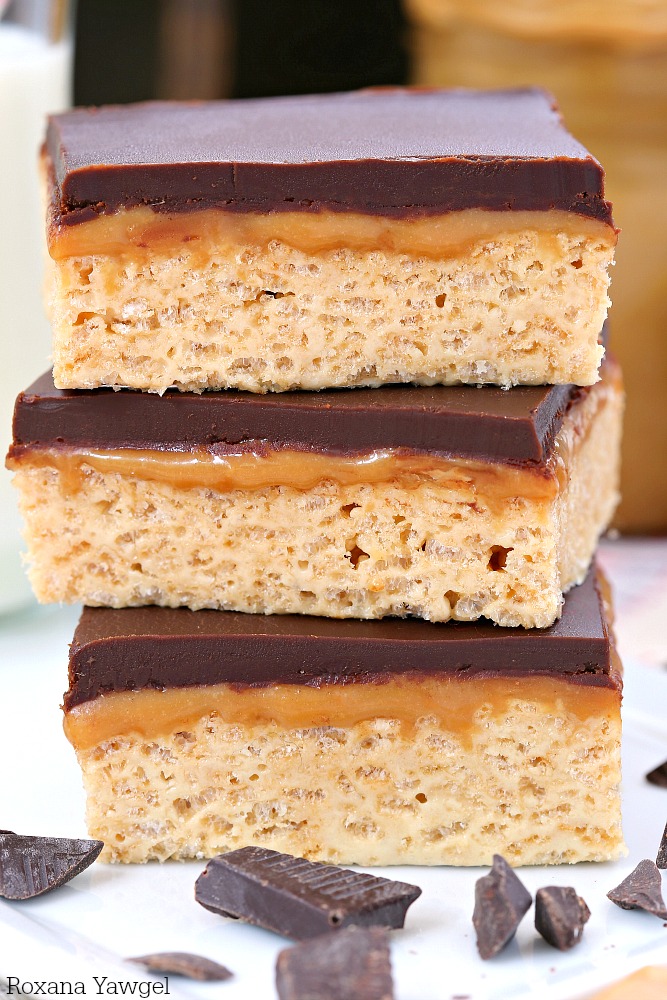 All you need is a handful of ingredients and 20 minutes of your time to make these chewy peanut butter bars topped with a layer of caramel and chocolate ganache. A delicious homemade version of the Whatchamacallit bars! 