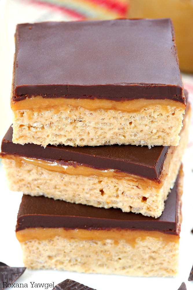 All you need is a handful of ingredients and 20 minutes of your time to make these chewy peanut butter bars topped with a layer of caramel and chocolate ganache. A delicious homemade version of the Whatchamacallit bars! 