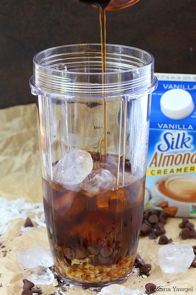 Chocolate, coconut, and almond flavors are bursting in this homemade almond joy iced coffee. Your favorite candy bar now in a refreshing coffee drink. 