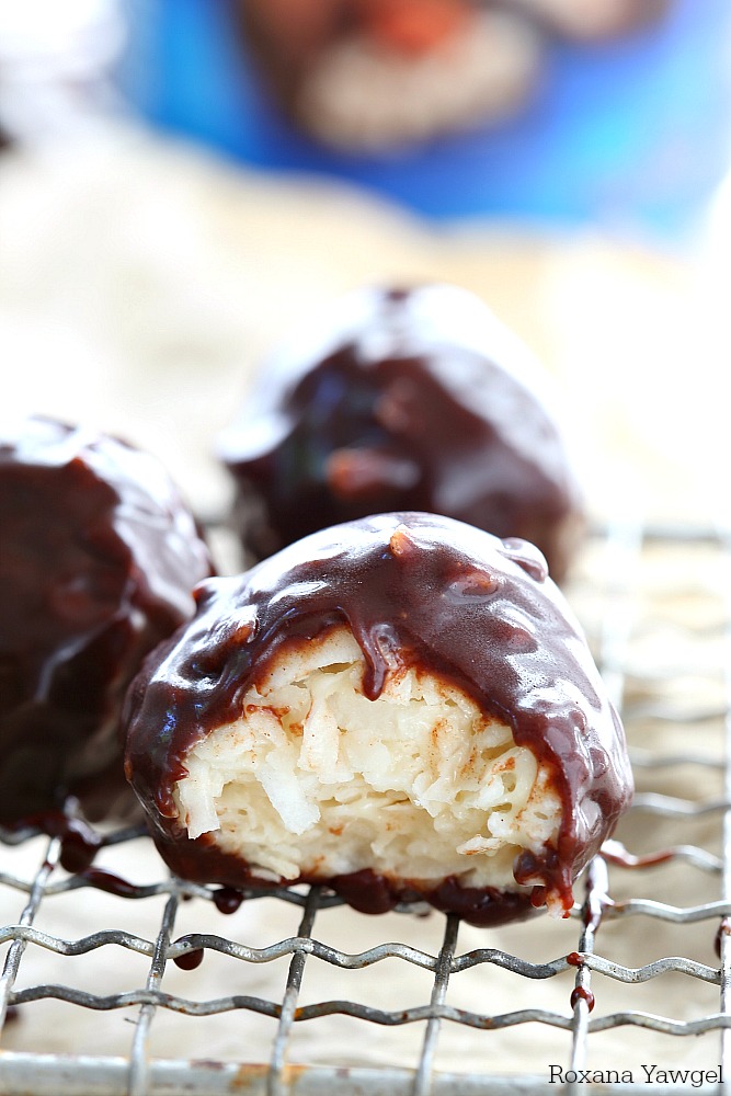 An easy and simple recipe that combines sweet coconut and dark chocolate, these chocolate coconut truffles taste like a piece of heaven!