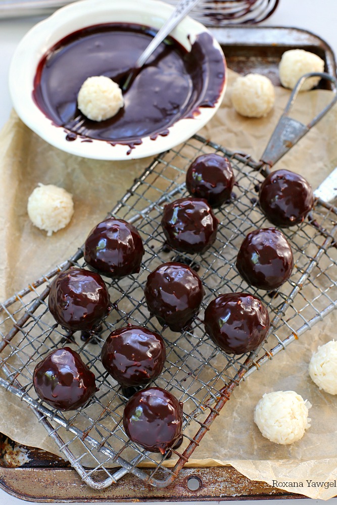 An easy and simple recipe that combines sweet coconut and dark chocolate, these chocolate coconut truffles taste like a piece of heaven!