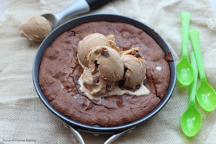 Cast Iron Skillet Brownie Baking Gift Set,Incl Mini Cast Iron Pan and  Chocolate Brownie Mix, 1 EACH - Ralphs