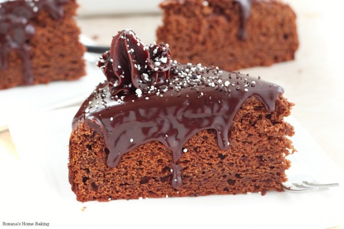 Greek yogurt chocolate cake - a trEATs affair