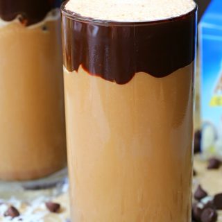 Chocolate, coconut, and almond flavors are bursting in this homemade almond joy iced coffee. Your favorite candy bar now in a refreshing coffee drink.
