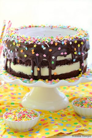 Chocolate cake with vanilla cream cheese frosting recipe