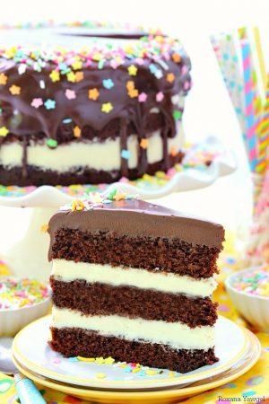 Chocolate cake with vanilla cream cheese frosting recipe